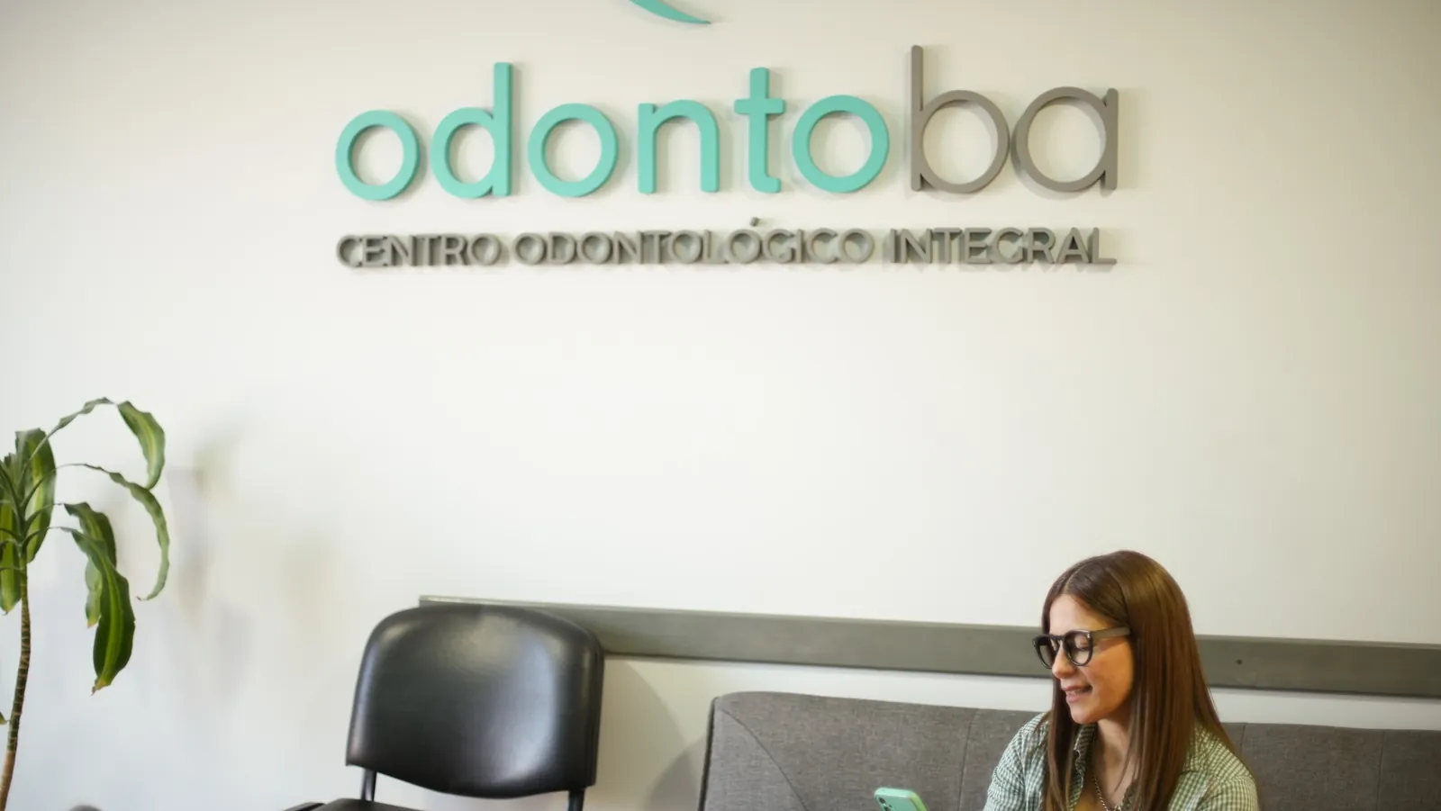 Recepción de OdontoBa, centro odontológico en Paraguay 2342, Recoleta